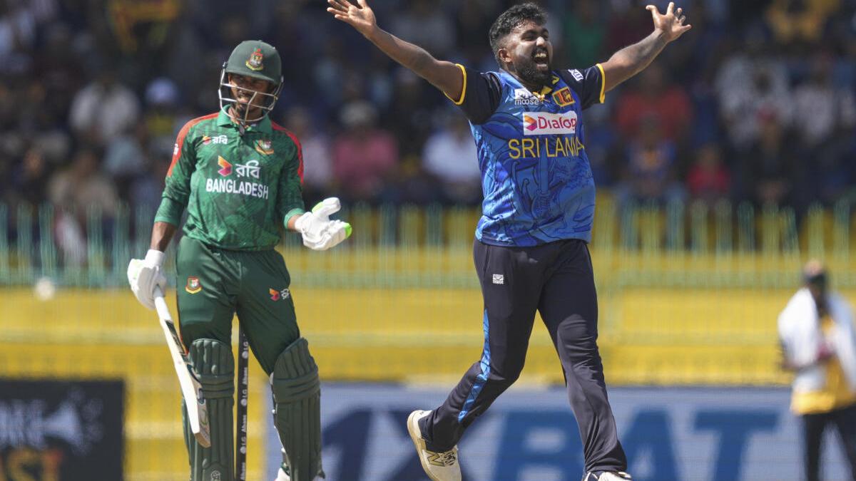 SL vs BAN Live Score, 2nd ODI Updates: Bangladesh 137/4; Chameera removes skipper Mehidy for 9